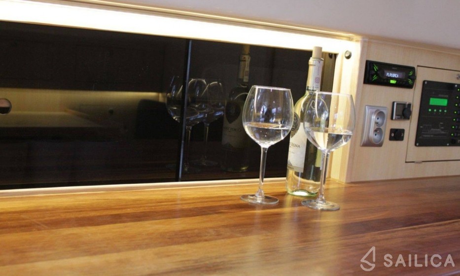 Weekend 820 - Yacht Charter Sailica