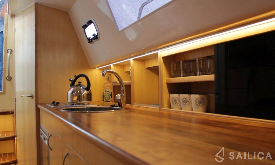 Weekend 820 - Yacht Charter Sailica