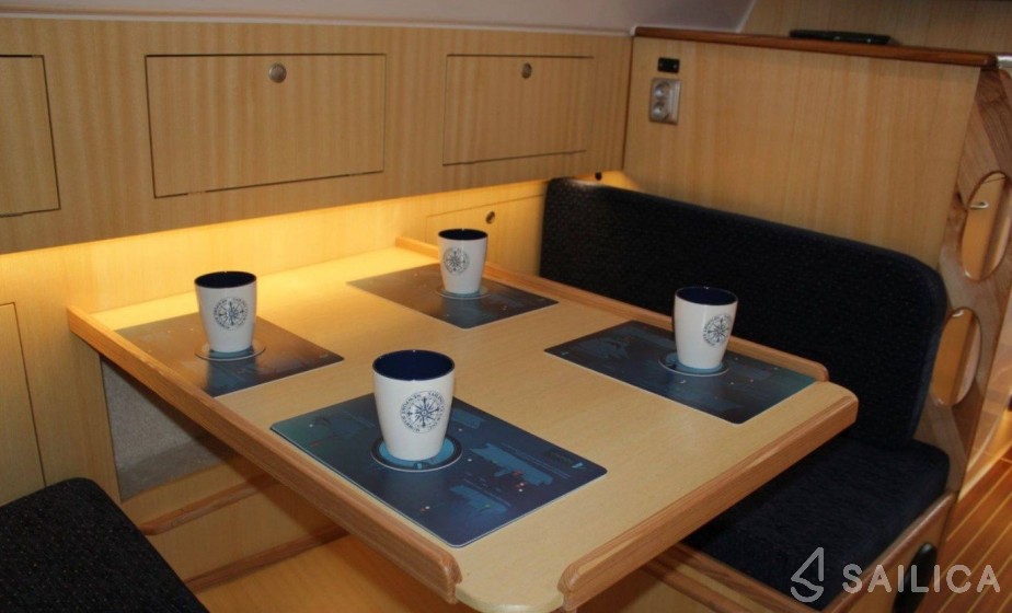 Weekend 820 - Yacht Charter Sailica