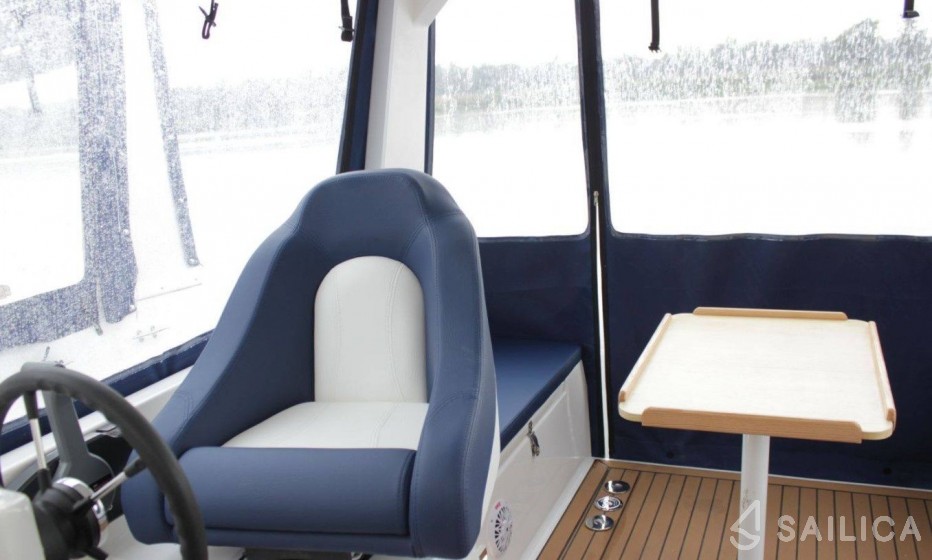 Weekend 820 - Yacht Charter Sailica