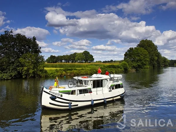 Pénichette 1020 - Yacht Charter Sailica