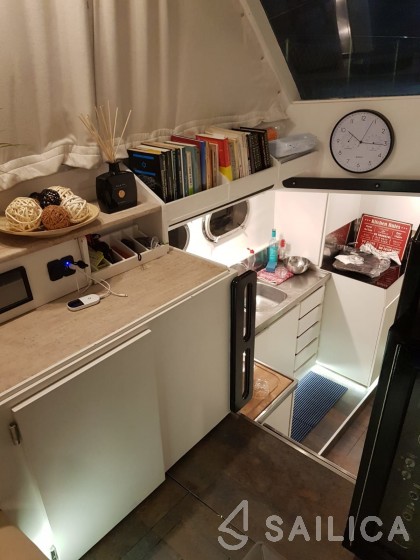 Aresa 15E - Yacht Charter Sailica