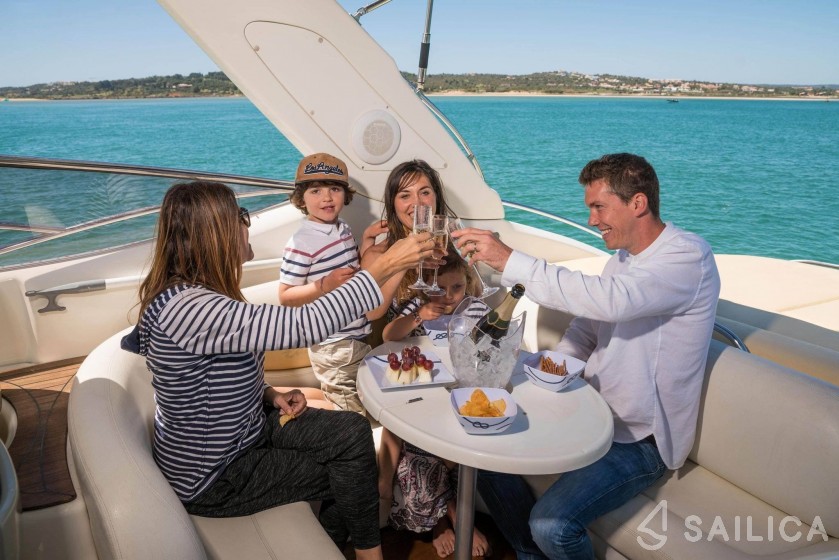 Cranchi 41 - Yacht Charter Sailica