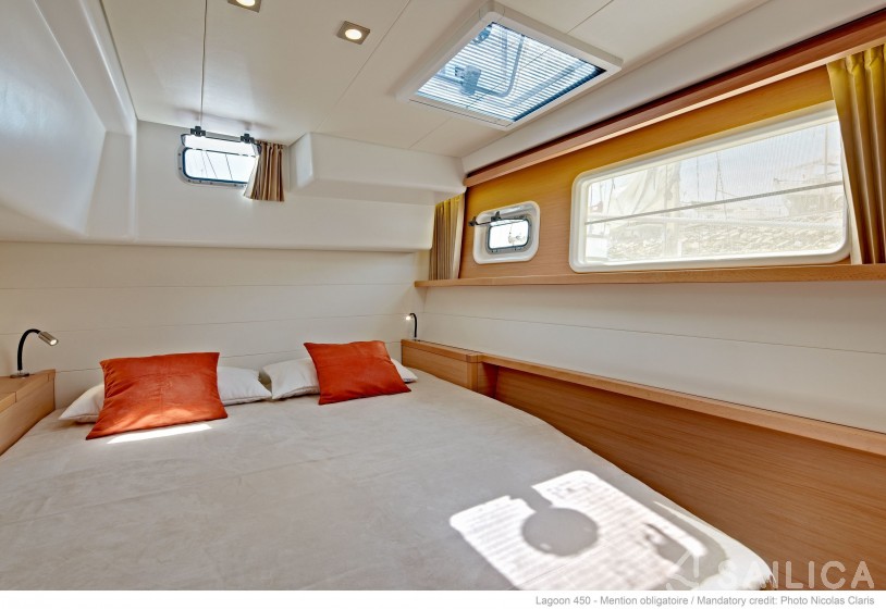 Lagoon 450  Flybridge - Yacht Charter Sailica