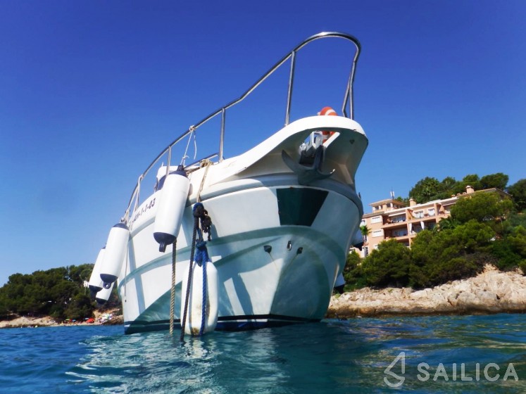Rio 850 Day Cruiser - Yacht Charter Sailica
