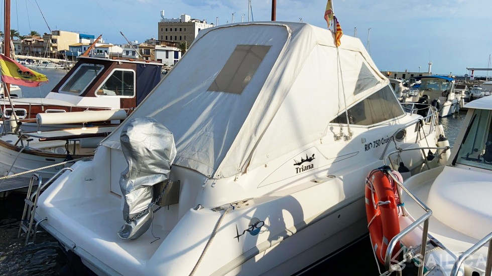 Rio 850 Day Cruiser - Yacht Charter Sailica