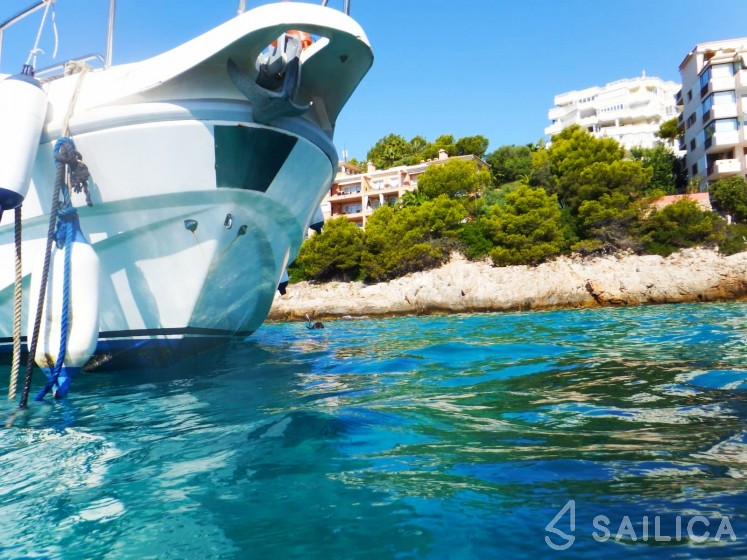 Rio 850 Day Cruiser - Yacht Charter Sailica