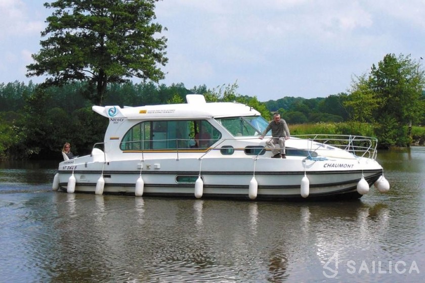 Nicols Sedan 1000 - Yacht Charter Sailica