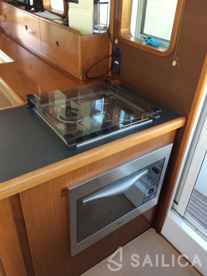Prestige 42 - Yacht Charter Sailica