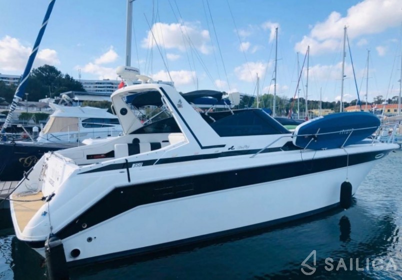 Sea Ray 350 Sundancer - Yacht Charter Sailica