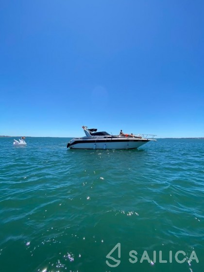 Sea Ray 350 Sundancer - Yacht Charter Sailica