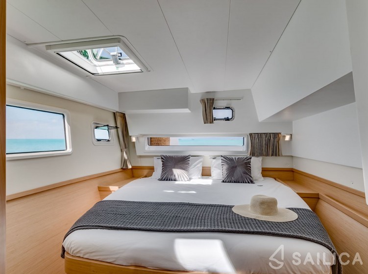 Lagoon 42 - Yacht Charter Sailica