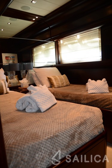 Leopard 27 Open - Yacht Charter Sailica