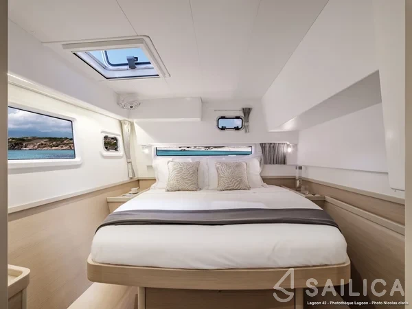 Lagoon 42 - Yacht Charter Sailica