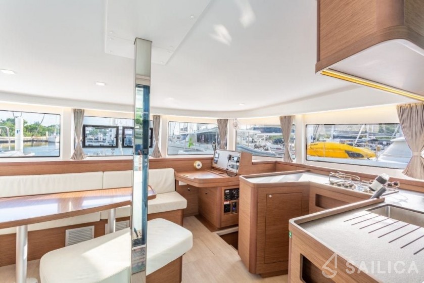 Lagoon 42 - Yacht Charter Sailica