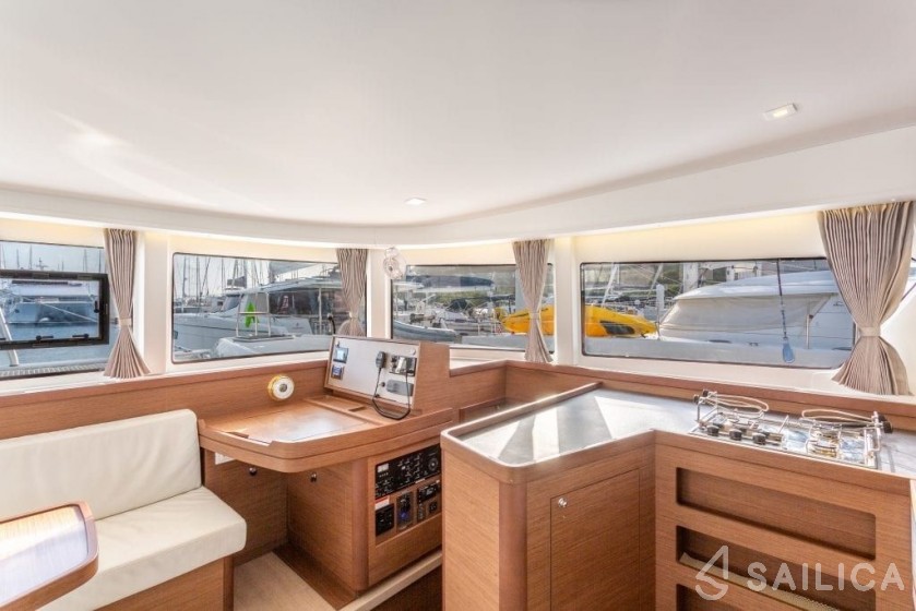 Lagoon 42 - Yacht Charter Sailica