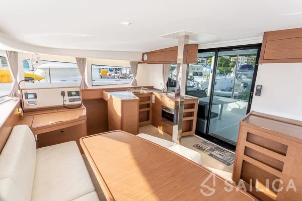 Lagoon 42 - Yacht Charter Sailica