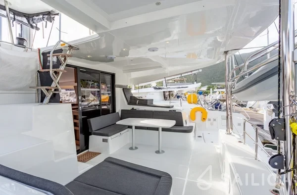 Lagoon 42 - Yacht Charter Sailica
