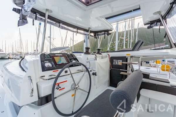 Lagoon 42 - Yacht Charter Sailica