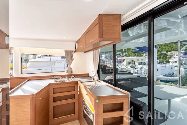 Lagoon 42 - Yacht Charter Sailica
