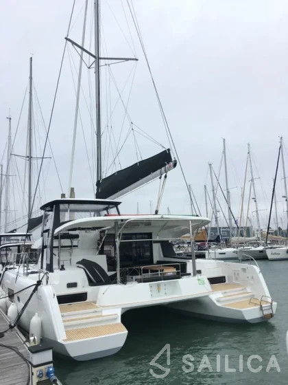 Lagoon 42 - Yacht Charter Sailica