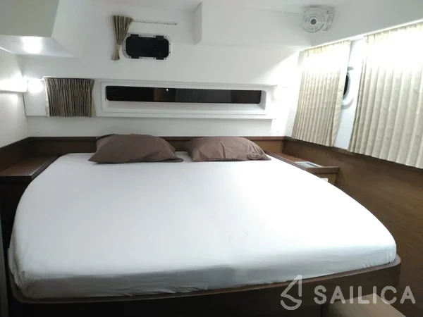 Lagoon 42 - Yacht Charter Sailica