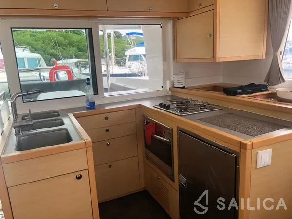 Lagoon 450 - Yacht Charter Sailica