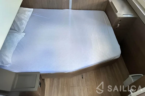 Bali 4.8  - Yacht Charter Sailica