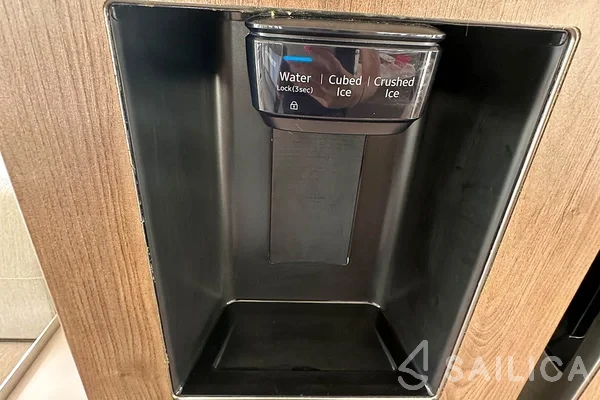 Bali 4.8  - Yacht Charter Sailica