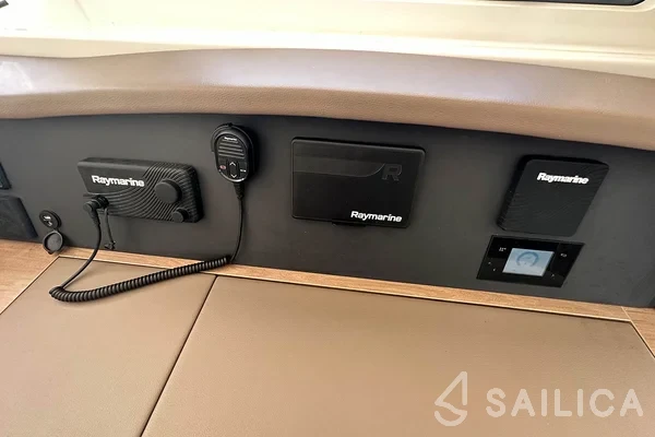 Bali 4.8  - Yacht Charter Sailica