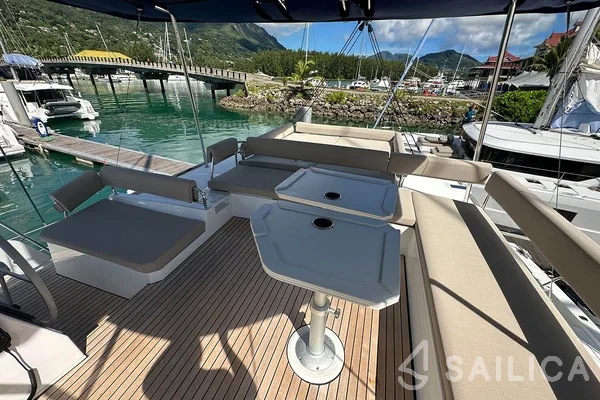 Bali 4.8  - Yacht Charter Sailica