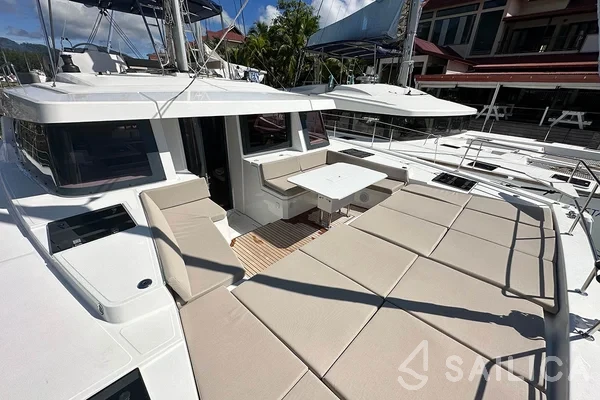 Bali 4.8  - Yacht Charter Sailica