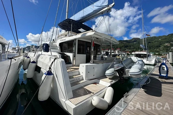 Bali 4.8  - Yacht Charter Sailica