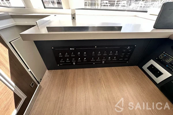 Bali 4.8  - Yacht Charter Sailica