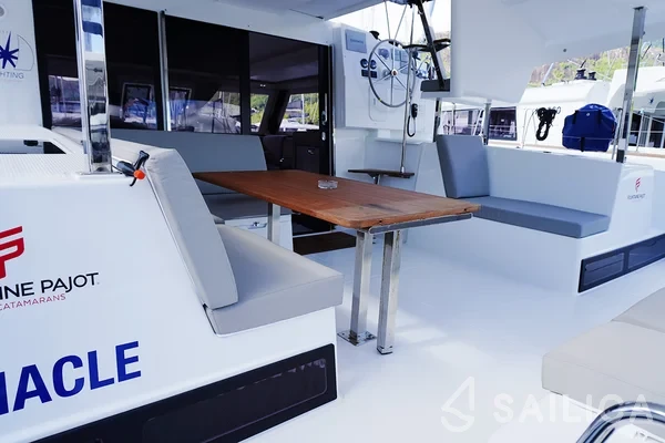 Isla 40 - Yacht Charter Sailica