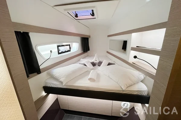 Isla 40 - Yacht Charter Sailica