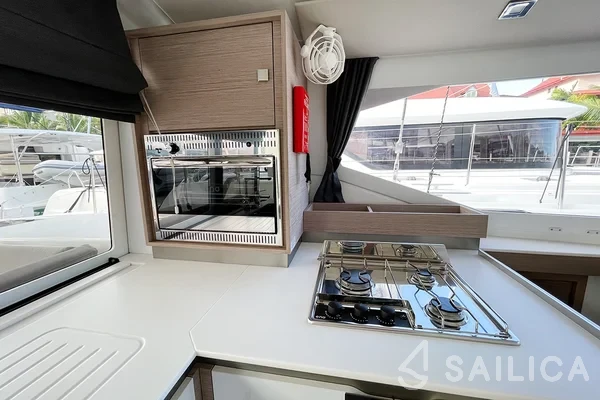 Isla 40 - Yacht Charter Sailica