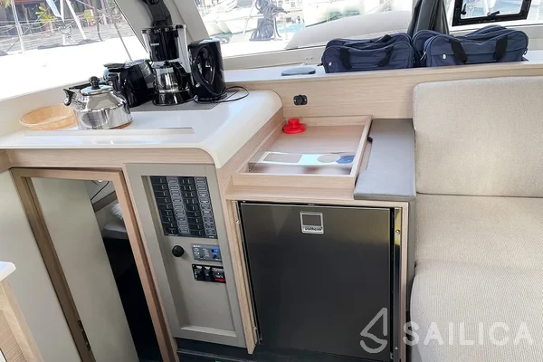 Isla 40 - Yacht Charter Sailica