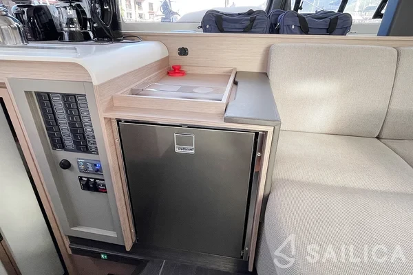 Isla 40 - Yacht Charter Sailica