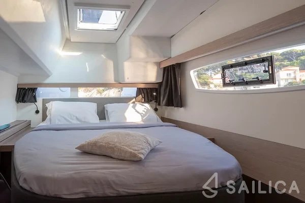 Isla 40 - Yacht Charter Sailica