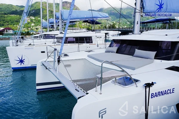 Isla 40 - Yacht Charter Sailica