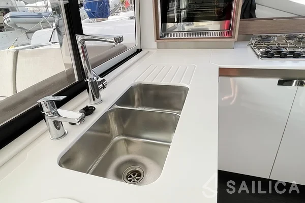 Isla 40 - Yacht Charter Sailica