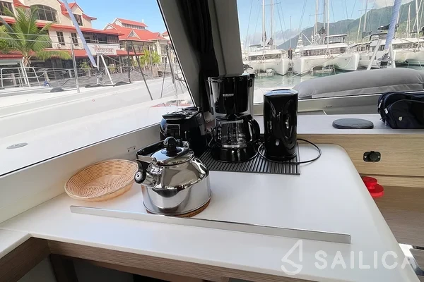 Isla 40 - Yacht Charter Sailica