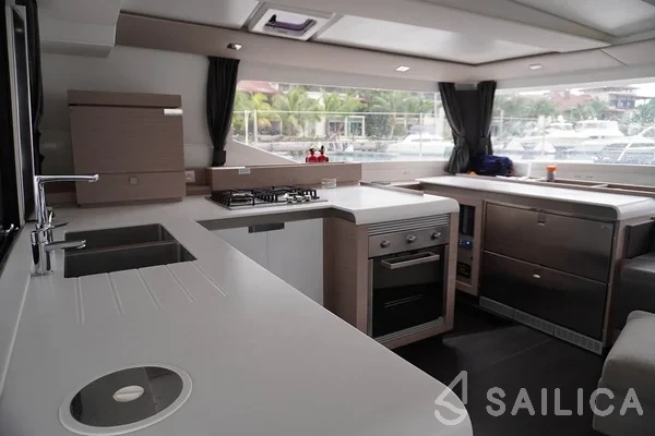Tanna 47 - Yacht Charter Sailica