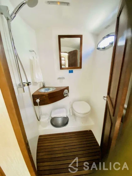 Sea Tribe DH550 - Yacht Charter Sailica