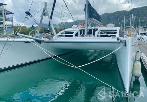 Sea Tribe DH550 - Yacht Charter Sailica