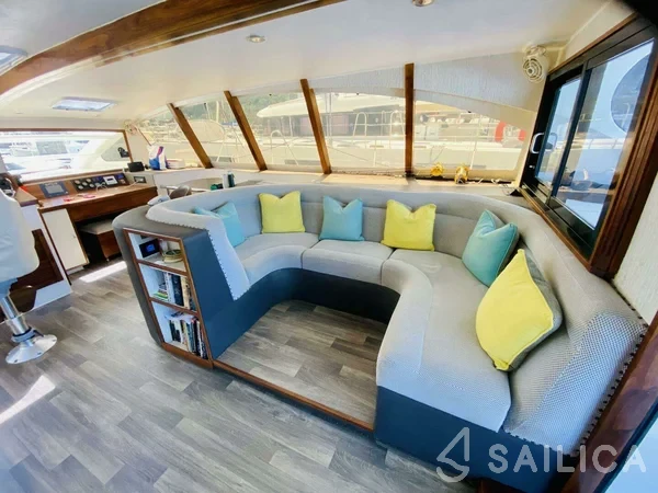 Sea Tribe DH550 - Yacht Charter Sailica
