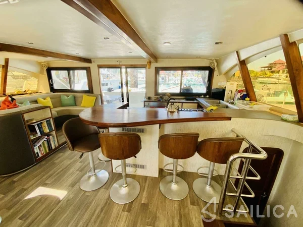 Sea Tribe DH550 - Yacht Charter Sailica