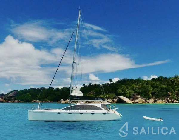 Sea Tribe DH550 - Yacht Charter Sailica