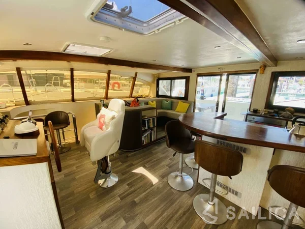 Sea Tribe DH550 - Yacht Charter Sailica